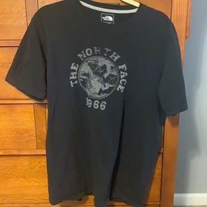 Black north face tee
